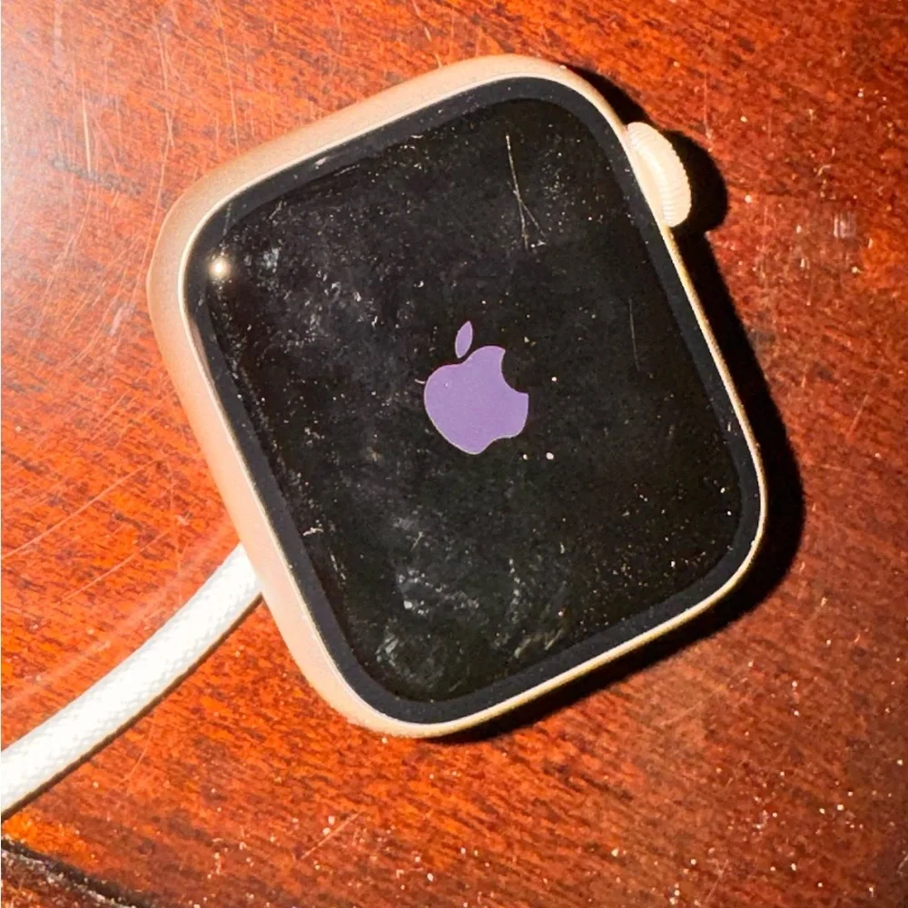 APPLE WATCH 41mm - series 7 - GPS + Cellular. PLUS 3 watch bands AND charger.